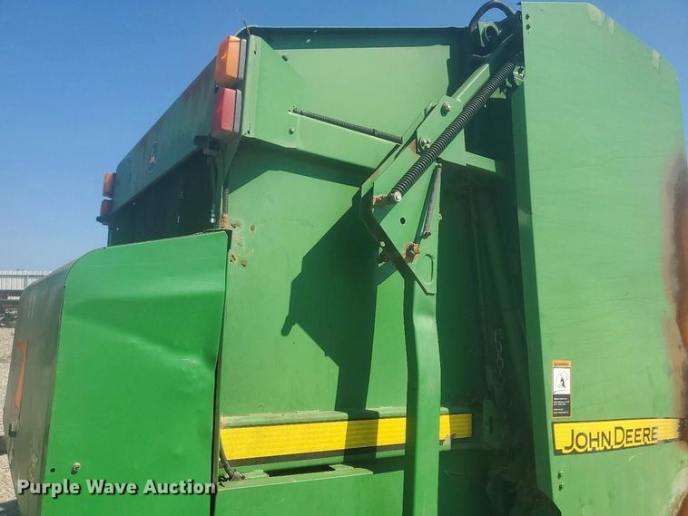 image for item YA4900 2007 John Deere 568 MegaWide Plus round baler