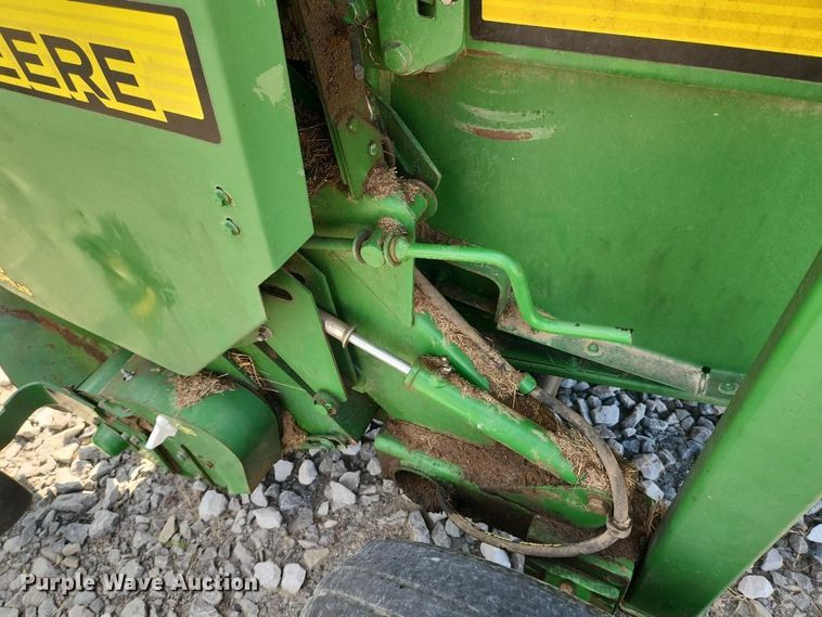 image for item YA4900 2007 John Deere 568 MegaWide Plus round baler