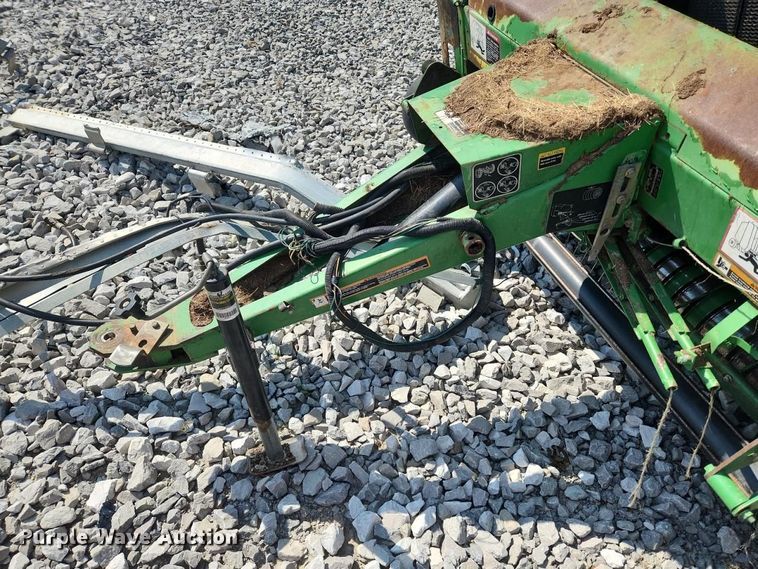 image for item YA4900 2007 John Deere 568 MegaWide Plus round baler