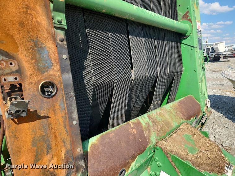 image for item YA4900 2007 John Deere 568 MegaWide Plus round baler