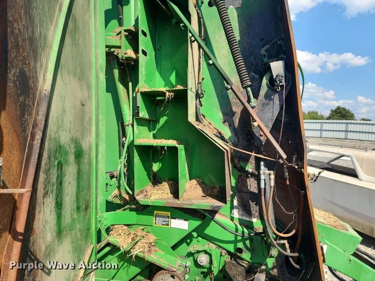 image for item YA4900 2007 John Deere 568 MegaWide Plus round baler