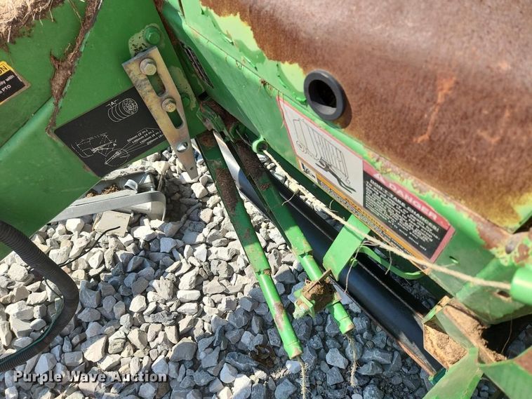 image for item YA4900 2007 John Deere 568 MegaWide Plus round baler