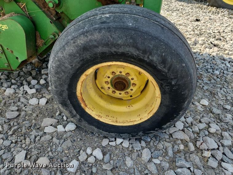 image for item YA4900 2007 John Deere 568 MegaWide Plus round baler
