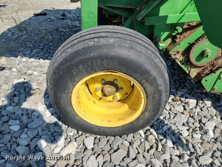 image for item YA4900 2007 John Deere 568 MegaWide Plus round baler