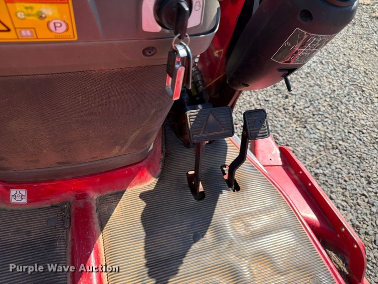 image for item YA4951 2012 Massey Ferguson GC2400 MFWD tractor