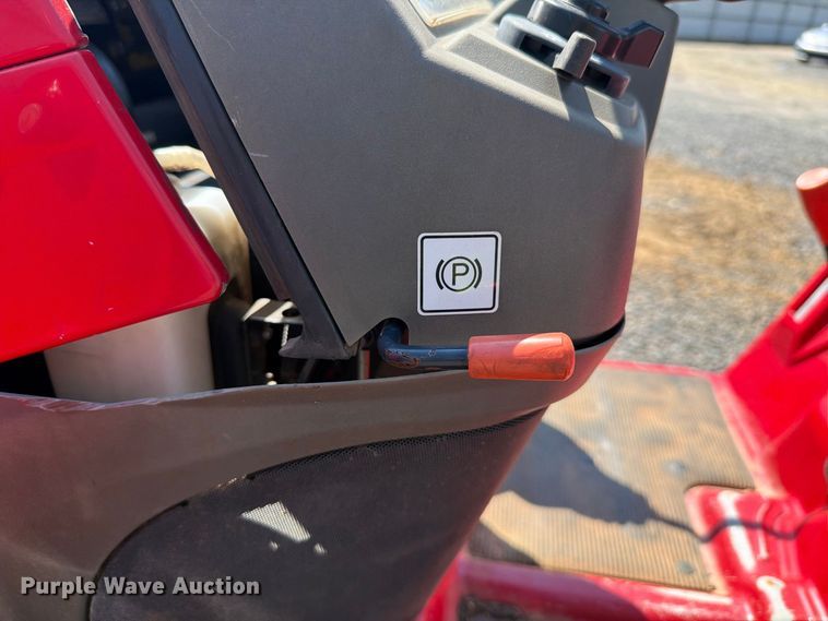 image for item YA4951 2012 Massey Ferguson GC2400 MFWD tractor
