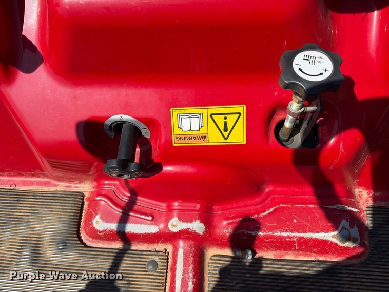 image for item YA4951 2012 Massey Ferguson GC2400 MFWD tractor