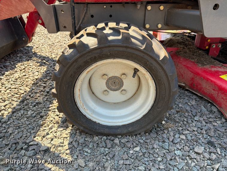 image for item YA4951 2012 Massey Ferguson GC2400 MFWD tractor