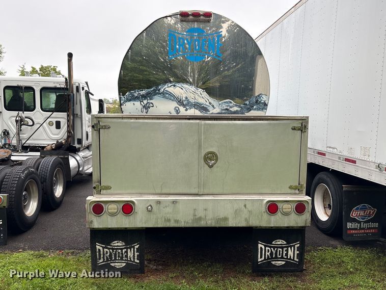 image for item DT2919 2020 Peterbilt 367 tank truck