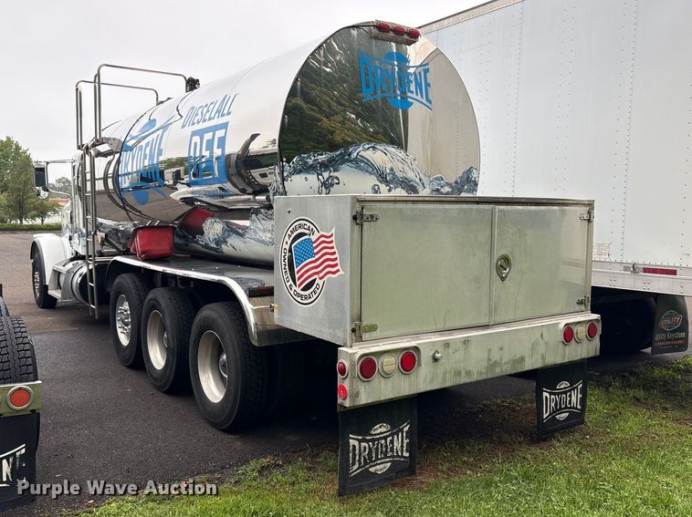 image for item DT2919 2020 Peterbilt 367 tank truck