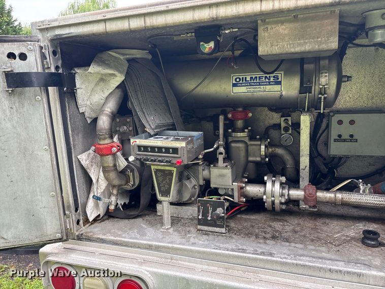 image for item DT2919 2020 Peterbilt 367 tank truck
