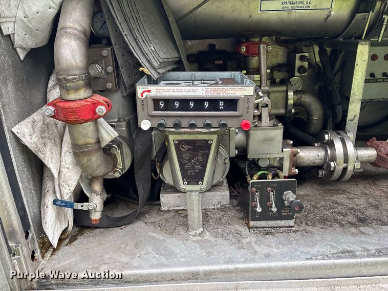image for item DT2919 2020 Peterbilt 367 tank truck