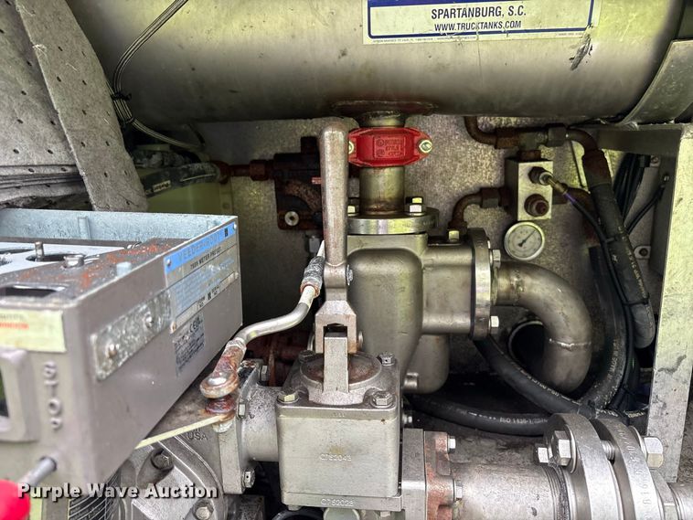 image for item DT2919 2020 Peterbilt 367 tank truck