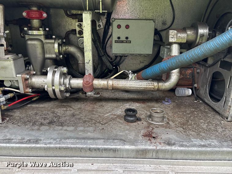 image for item DT2919 2020 Peterbilt 367 tank truck
