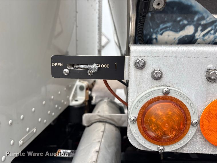 image for item DT2919 2020 Peterbilt 367 tank truck