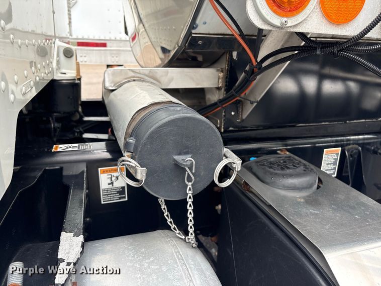 image for item DT2919 2020 Peterbilt 367 tank truck