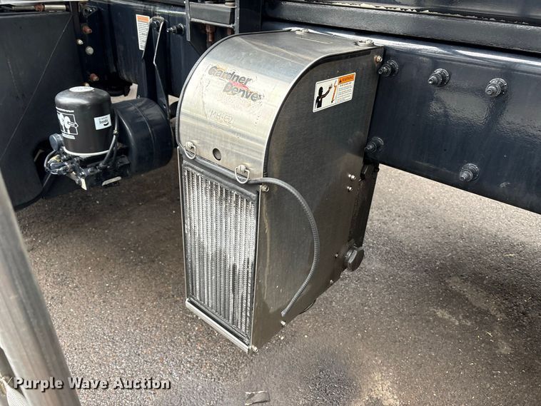 image for item DT2919 2020 Peterbilt 367 tank truck