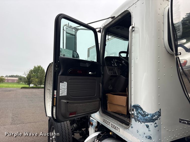 image for item DT2919 2020 Peterbilt 367 tank truck