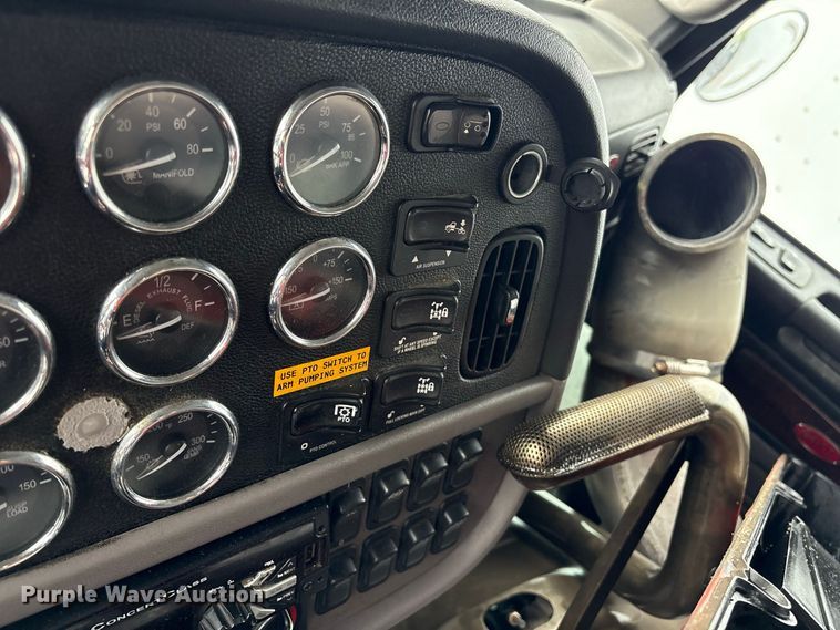 image for item DT2919 2020 Peterbilt 367 tank truck