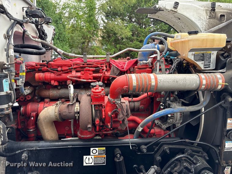 image for item DT2919 2020 Peterbilt 367 tank truck