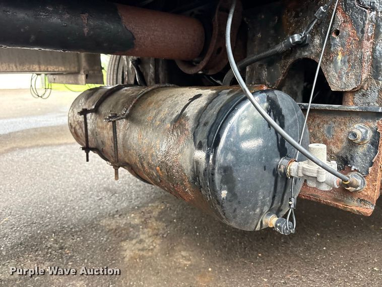 image for item DT2919 2020 Peterbilt 367 tank truck