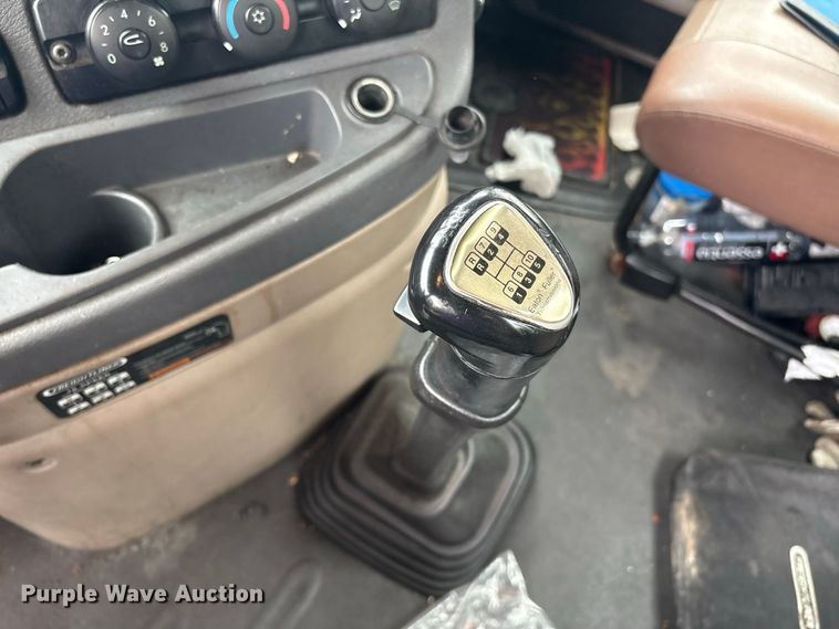 image for item DT2920 2012 Freightliner Cascadia 125 semi truck