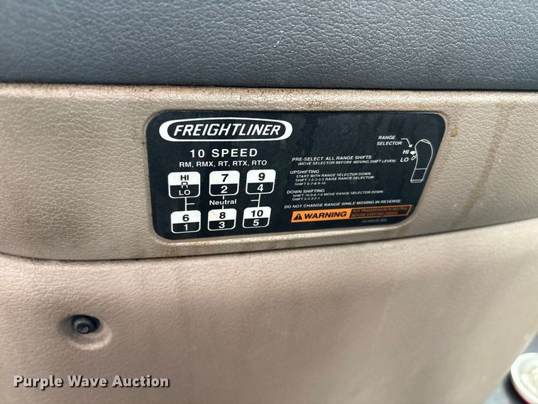 image for item DT2920 2012 Freightliner Cascadia 125 semi truck