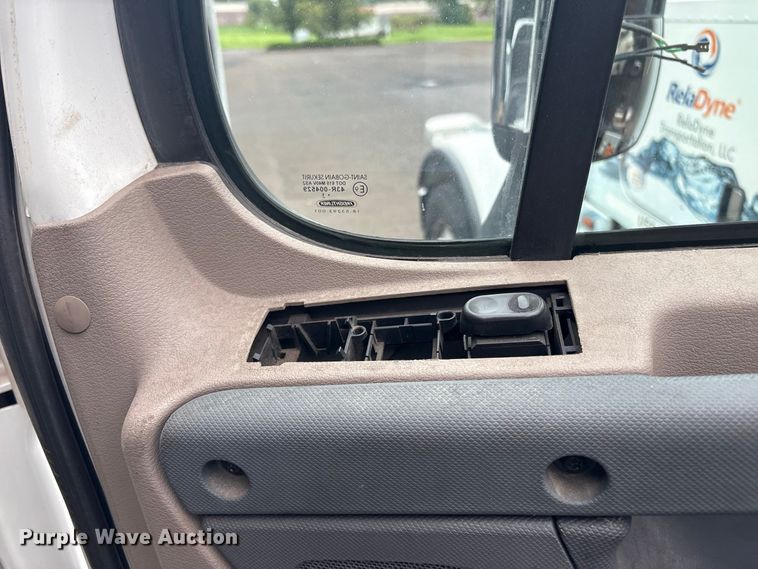 image for item DT2920 2012 Freightliner Cascadia 125 semi truck