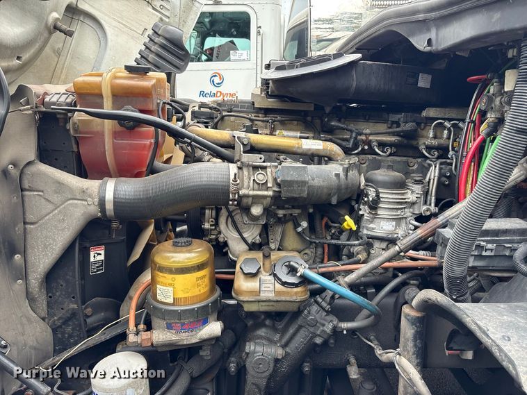 image for item DT2920 2012 Freightliner Cascadia 125 semi truck