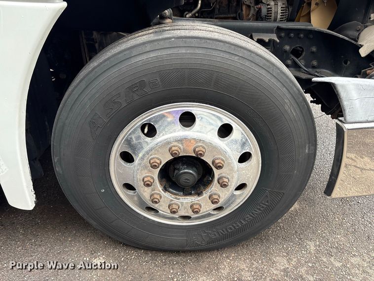image for item DT2920 2012 Freightliner Cascadia 125 semi truck