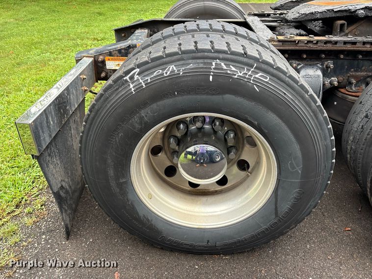 image for item DT2920 2012 Freightliner Cascadia 125 semi truck