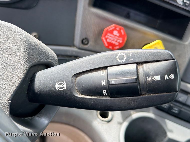 image for item DU1551 2016 Freightliner Cascadia semi truck