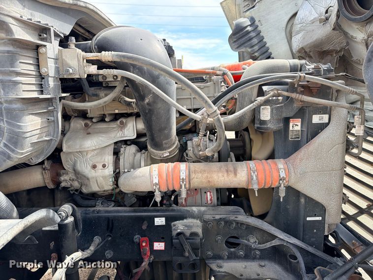 image for item DU1551 2016 Freightliner Cascadia semi truck