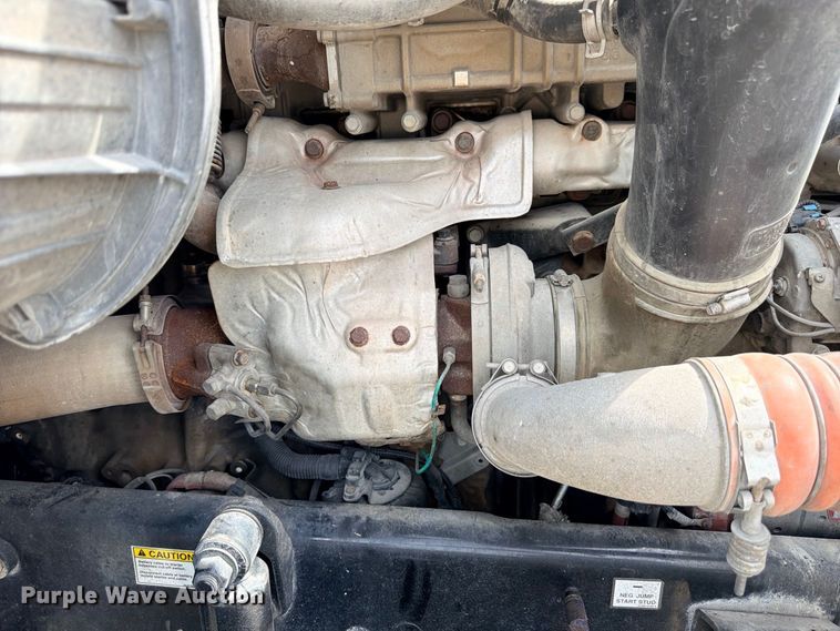 image for item DU1551 2016 Freightliner Cascadia semi truck