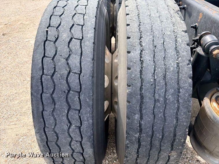 image for item DU1551 2016 Freightliner Cascadia semi truck