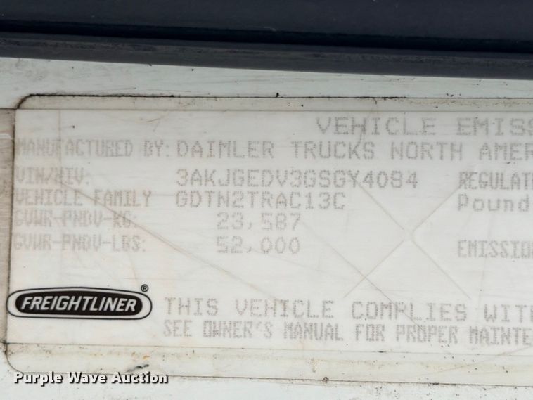 image for item DU1551 2016 Freightliner Cascadia semi truck