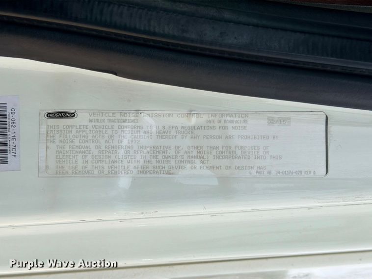 image for item DU1551 2016 Freightliner Cascadia semi truck