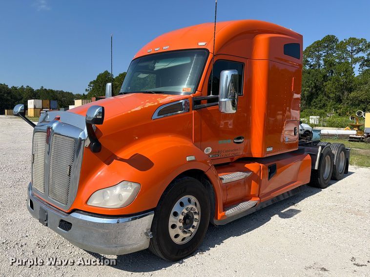 image for item DV7303 2018 Kenworth T680 semi truck