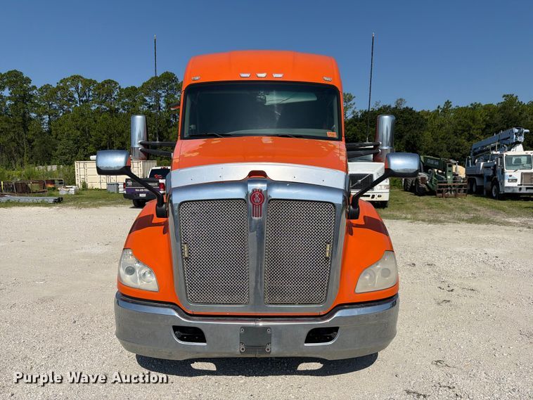 image for item DV7303 2018 Kenworth T680 semi truck