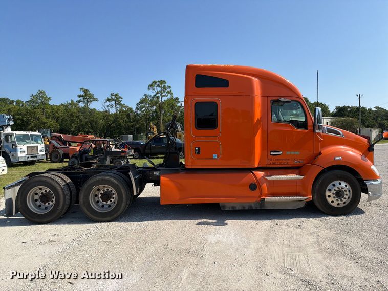 image for item DV7303 2018 Kenworth T680 semi truck