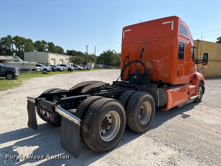 image for item DV7303 2018 Kenworth T680 semi truck