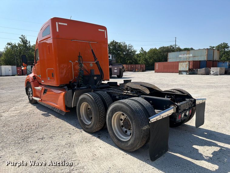 image for item DV7303 2018 Kenworth T680 semi truck