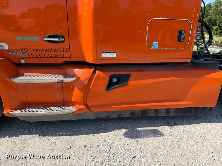 image for item DV7303 2018 Kenworth T680 semi truck
