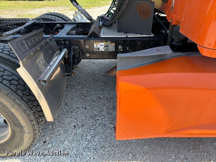 image for item DV7303 2018 Kenworth T680 semi truck