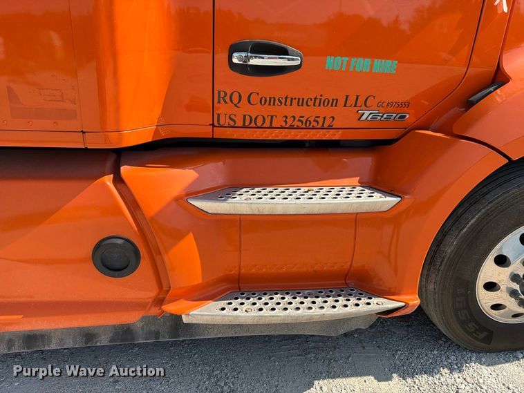 image for item DV7303 2018 Kenworth T680 semi truck