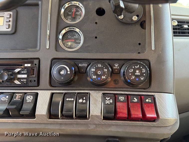 image for item DV7303 2018 Kenworth T680 semi truck