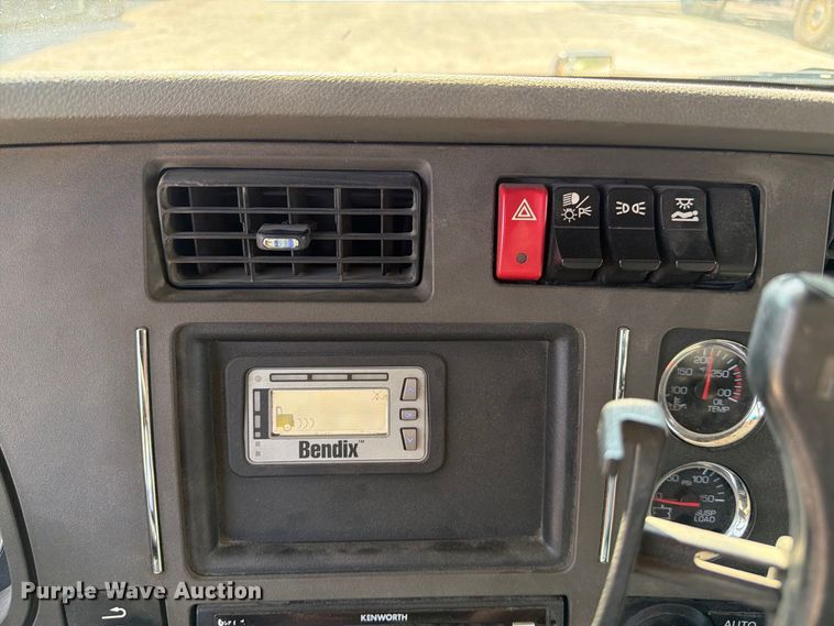 image for item DV7303 2018 Kenworth T680 semi truck