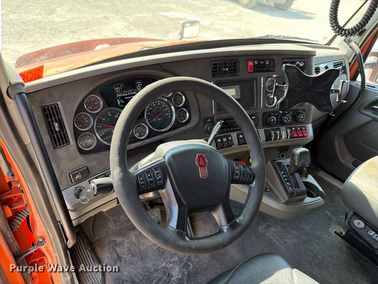 image for item DV7303 2018 Kenworth T680 semi truck
