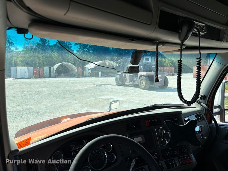 image for item DV7303 2018 Kenworth T680 semi truck