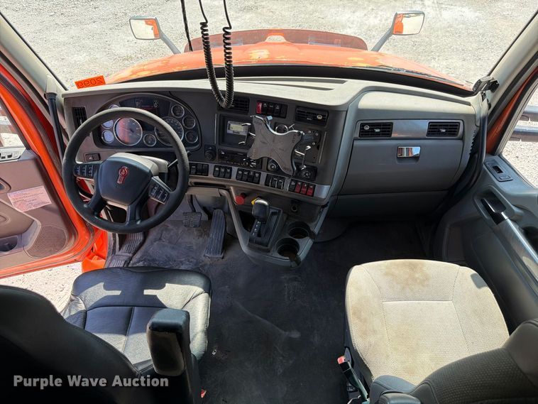 image for item DV7303 2018 Kenworth T680 semi truck